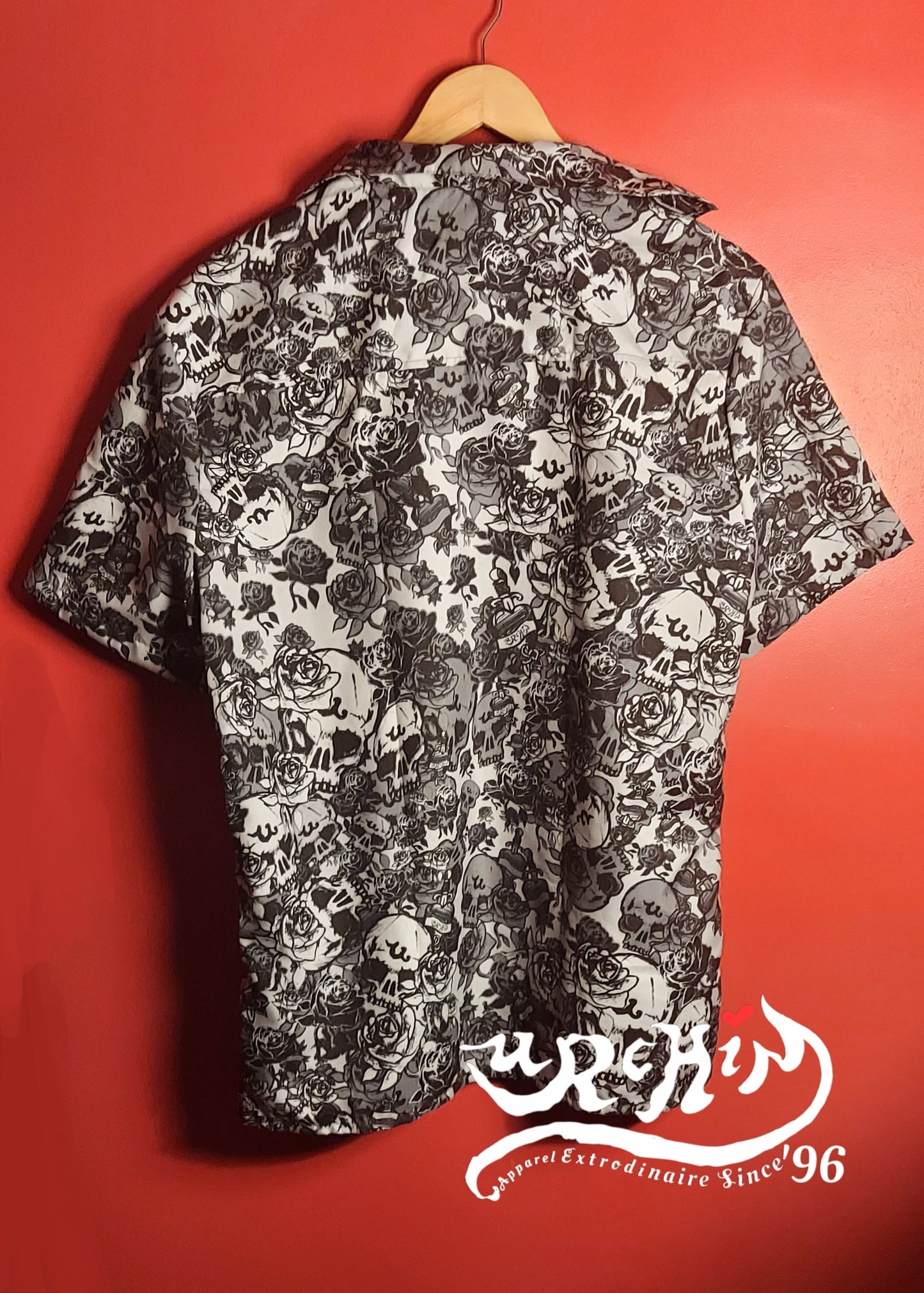 DARK URCHIN 'Skull Storm' Unisex Shirt. Colour 'Metal' (Grey). Red Logo