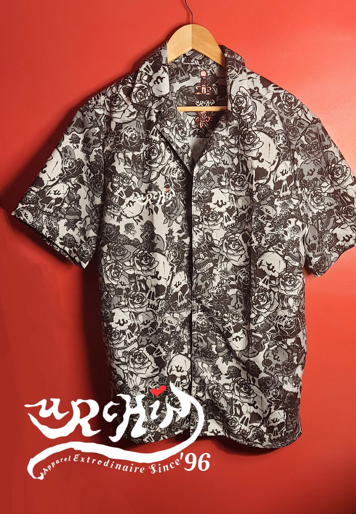 DARK URCHIN 'Skull Storm' Unisex Shirt. Colour 'Metal' (Grey). Red Logo